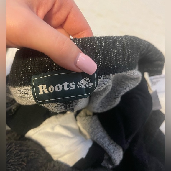 Roots black heathered sweatpants size xs 27$ - Picture 2 of 4